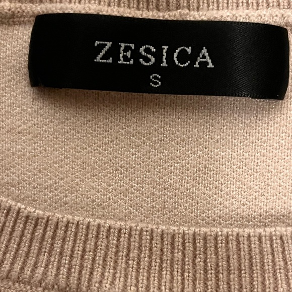 Zessica Women's Tan Sweater with White Floral Design - Picture 3 of 4